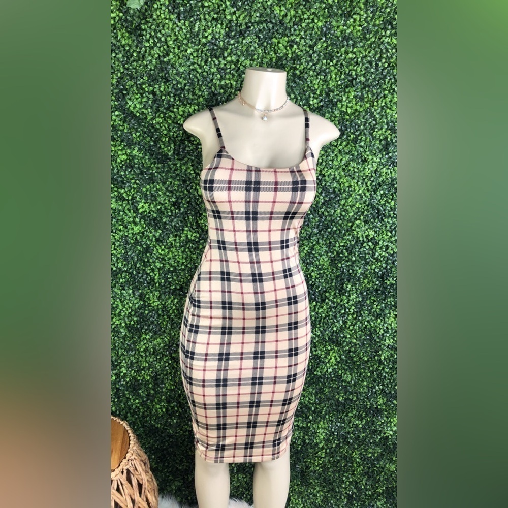 Sitting pretty dress‎